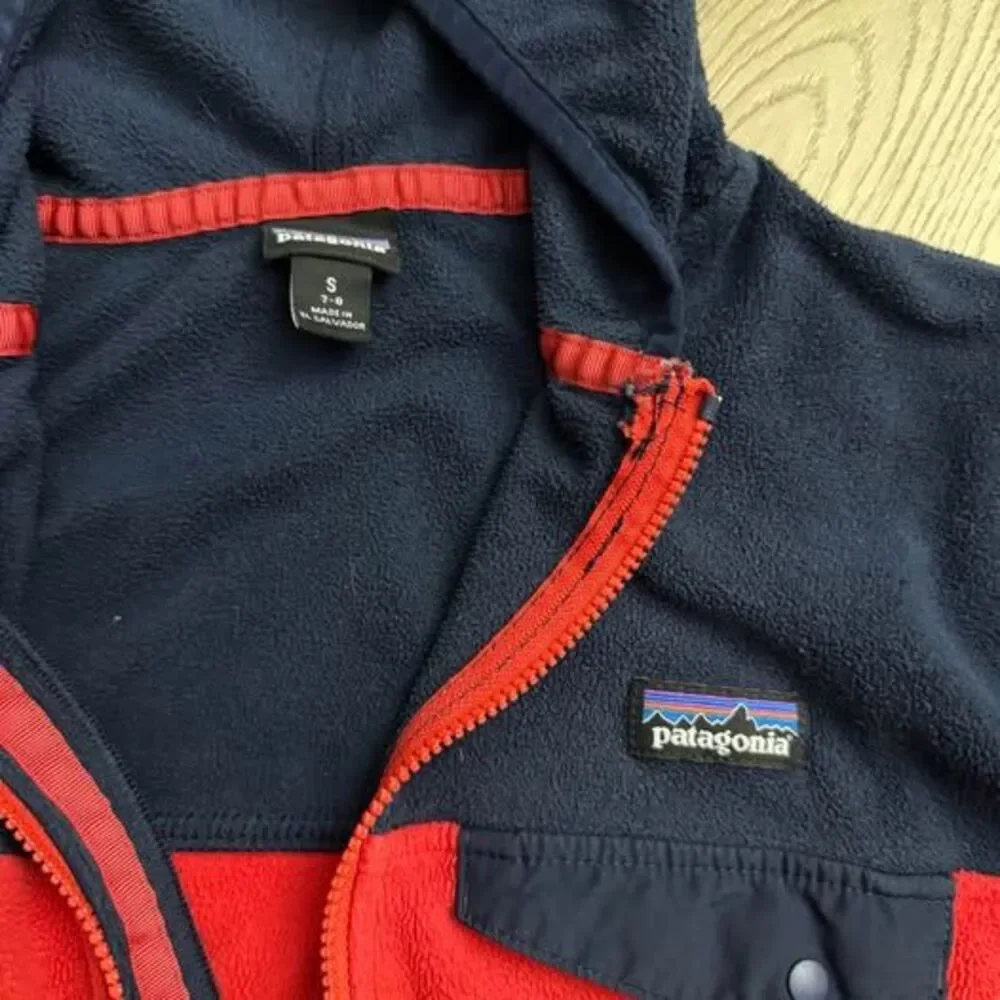 Patagonia Kids' Synchilla Fleece Hooded Jacket Size S (7-8)